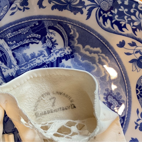 Vintage WOT Cream Colour Kid Gloves - Picture 6 of 6